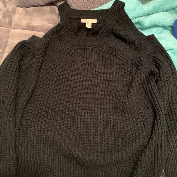 Cozy Casual Sweaters - Black sweater